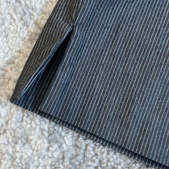 New York and Company Gray and White Pinstripe Office Bermuda Shorts Size 8 - Picture 3 of 6